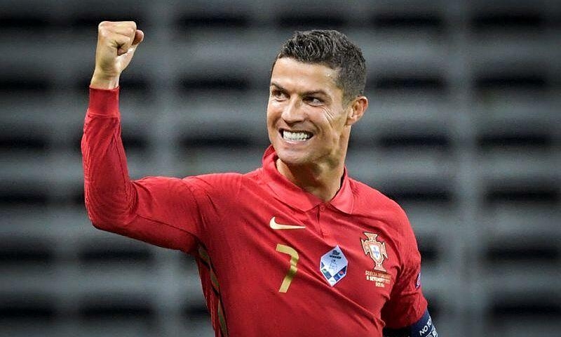 Ronaldo tham du EURO dau tien vao nam 2004 va da choi 21 tran